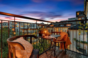**MODERN ***CENTRAl ***ROOFTOP *** YOU'll LOVE IT